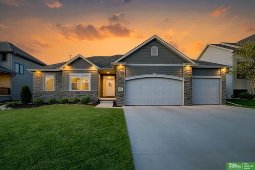 18714 Schofield Dr, Omaha, NE, 68136-6453 | Card Image