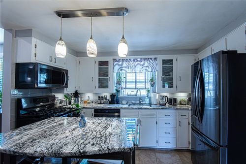 28 Burnside Ave, Riverside, RI, 02915-4305 | Card Image