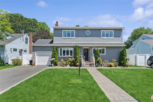 89 3rd Ave, Massapequa Park, NY, 11762-2520 | Card Image