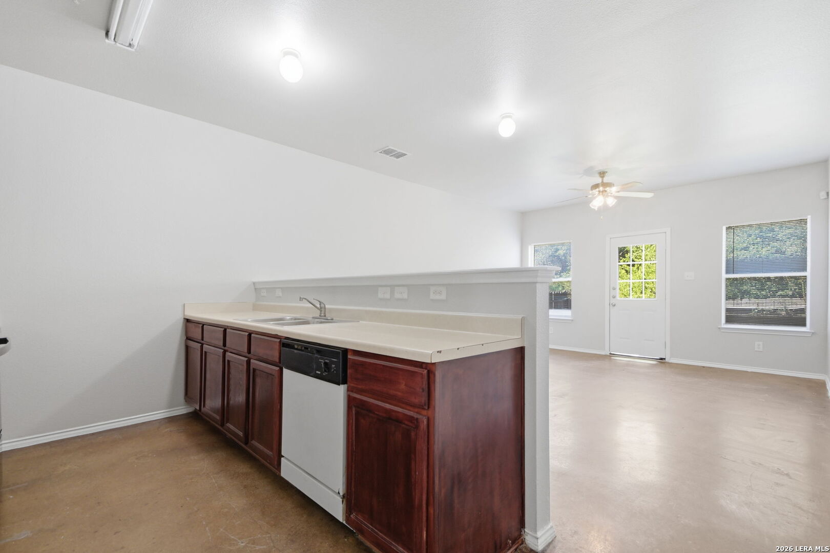 Residential Lease in Universal City 5