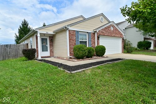 916 Bentgrass Dr, Greenwood, IN, 46143-6629 | Card Image
