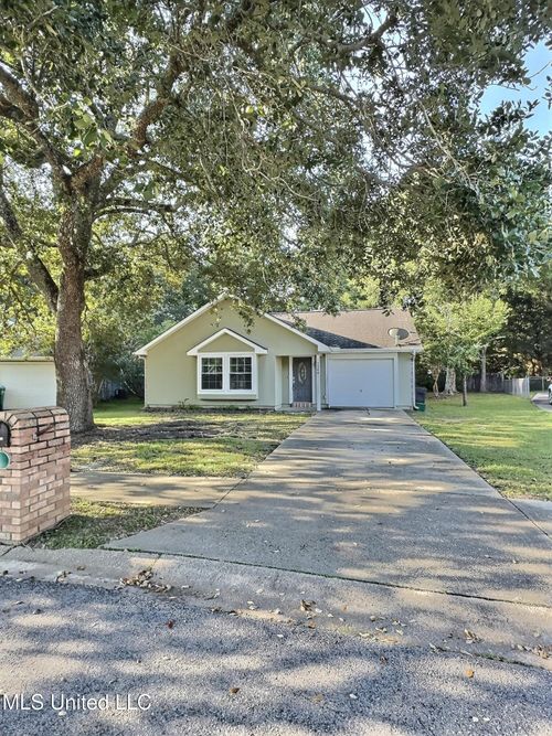 2908 Winthrop Cir, Ocean Springs, MS, 39564-5606 | Card Image