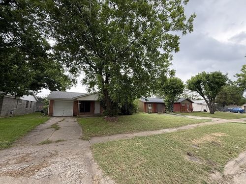 2533 Crestbrook Ln, Grand Prairie, TX, 75052-5030 | Card Image