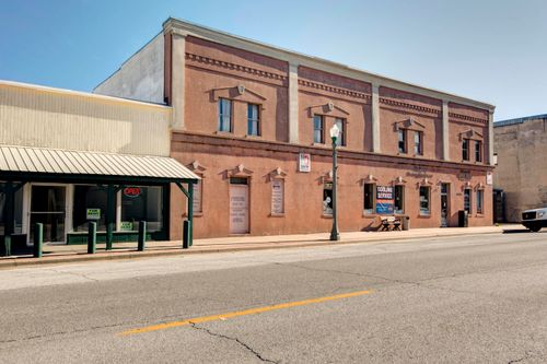 23 W Olive St, Aurora, MO, 65605-1430 | Card Image