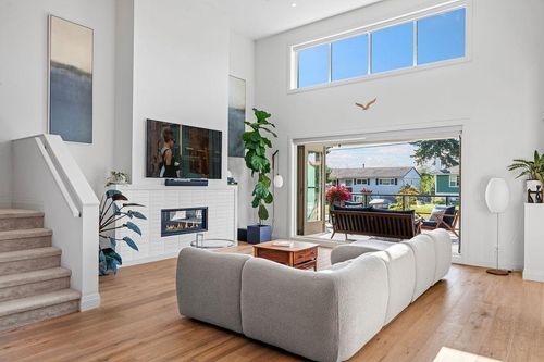 15541 Oxenham Ave, White Rock, BC, V4B2J2 | Card Image