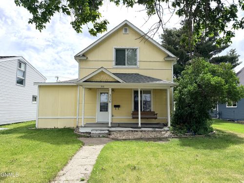 316 4th Ave Ne, Jamestown, ND, 58401-3368 | Card Image