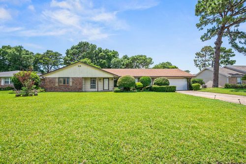 147 Country Club Rd, Shalimar, FL, 32579-1636 | Card Image
