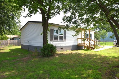 413 W Willow St, Stilwell, OK, 74960-1811 | Card Image