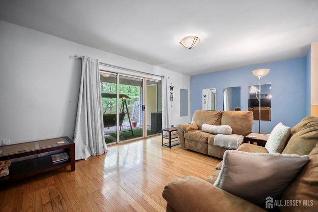297 Constitution Cir, Townhouse with 3 bedrooms, 3 bathrooms and null parking in North Brunswick NJ | Image 9