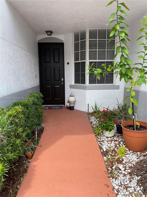 611-715 Sw 148th Ave, Davie, FL, 33325-3083 | Card Image