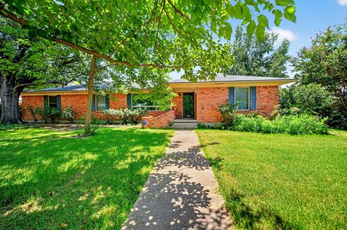 1606 Comanche Trl, Garland, TX, 75043-2526 | Card Image