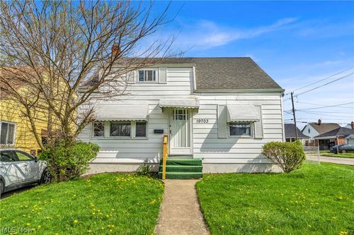 19703 Fairway Ave, Maple Heights, OH, 44137-1722 | Card Image