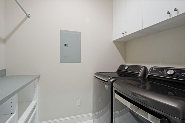Bedroom level laundry room | Image 40