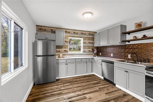 8111 Park Ave, Kansas City, MO, 64132-2314 | Card Image