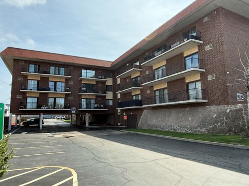 212-9520 Mayfield Ave, Oak Lawn, IL, 60453-2875 | Card Image
