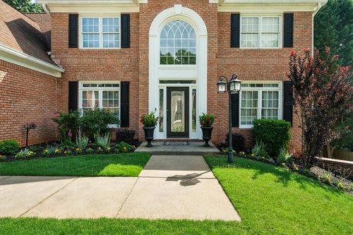 2638 Waters Edge Dr, Gainesville, GA, 30504-3907 | Card Image