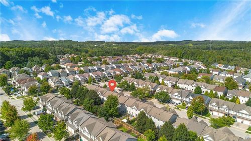 565 Wild Iris Ave, Waterloo, ON, N2V2X5 | Card Image