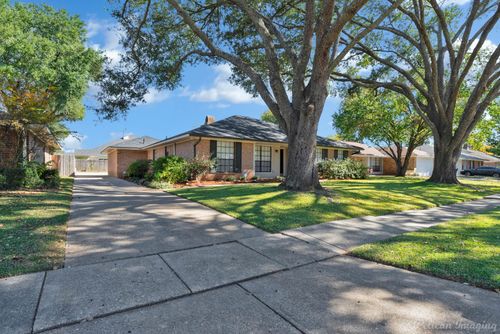 8633 Chalmette Dr, Shreveport, LA, 71115-2717 | Card Image