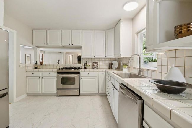 10605 Berkshire Dr, House other with 4 bedrooms, 4 bathrooms and 4 parking in Los Altos Hills CA | Image 27