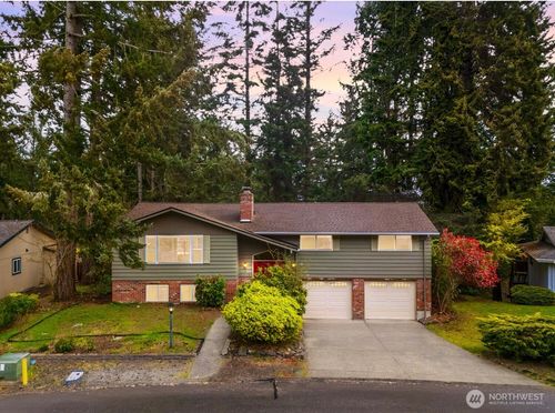 9009 Ridgeview Cir W, University Place, WA, 98466-1334 | Card Image