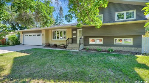 4795 Queen St, Regina, SK, S4S6N4 | Card Image