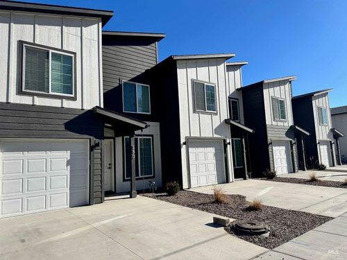 961 Nw Foster Dr, Mountain Home, ID, 83647-5786 | Card Image