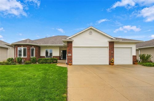 2050 Rosewood Ridge Dr, Marion, IA, 52302-6445 | Card Image