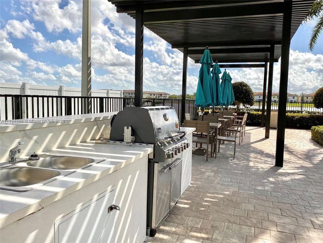 10607 W 34 Th Ct, Townhouse with 3 bedrooms, 3 bathrooms and null parking in Hialeah FL | Image 22