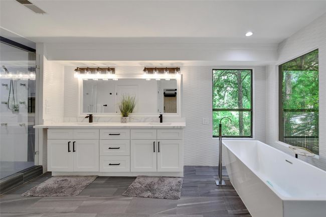 140 S Timber Top Dr, House other with 3 bedrooms, 3 bathrooms and 2 parking in Spring TX | Image 35