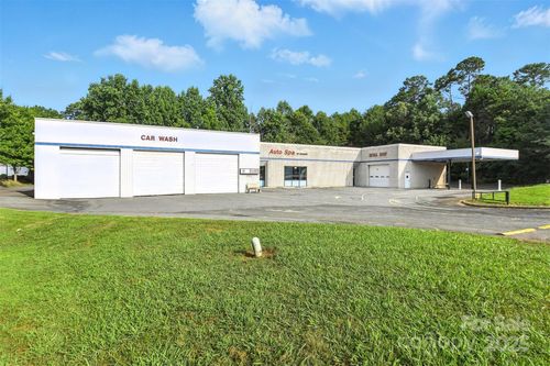 2931 N Center St, Hickory, NC, 28601-1158 | Card Image