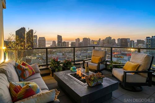 unit-2104-325 7th Ave, San Diego, CA, 92101-7184 | Card Image