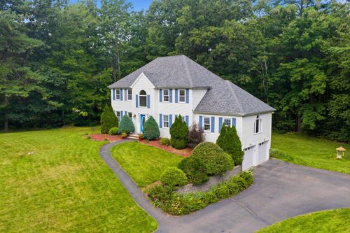 9 Alexandra Dr, Pelham, NH, 03076-3109 | Card Image