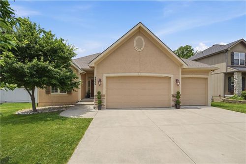 8806 N Norton Ave, Kansas City, MO, 64156-4501 | Card Image