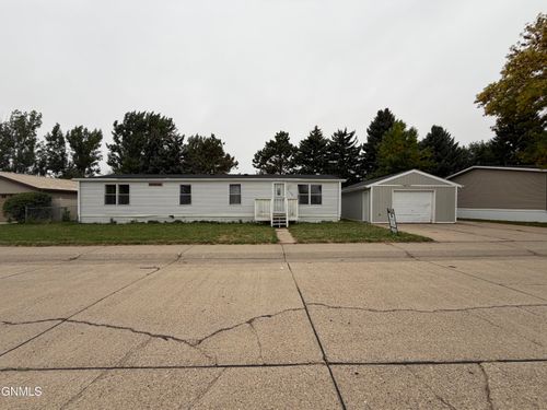 4138 W Arlington Dr, Bismarck, ND, 58503-7829 | Card Image