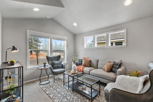 2833 Nw Sterling Ave, Redmond, OR, 97756 | Card Image