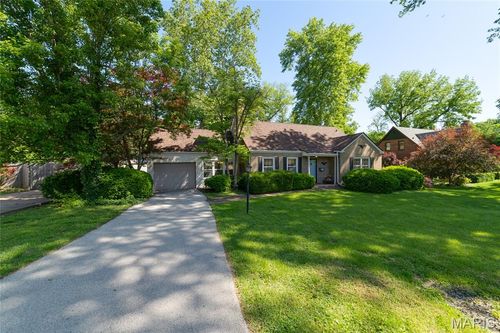 111 Royal Ave, Ferguson, MO, 63135-1918 | Card Image