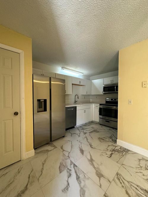 1482 N Lawnwood Cir, Fort Pierce, FL, 34950-6916 | Card Image