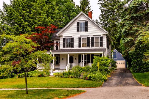 34 High St, Camden, ME, 04843-1735 | Card Image