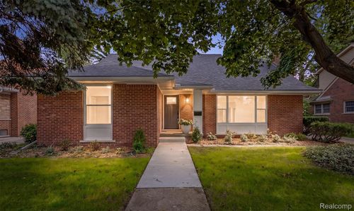 19984 Fairway Dr, Grosse Pointe Woods, MI, 48236-2435 | Card Image