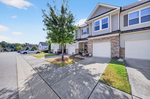 7725 Weathered Oak Way, Raleigh, NC, 27616-6837 | Card Image