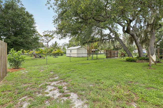 9830 Oak Trl, House other with 3 bedrooms, 3 bathrooms and null parking in Sebastian FL | Image 23