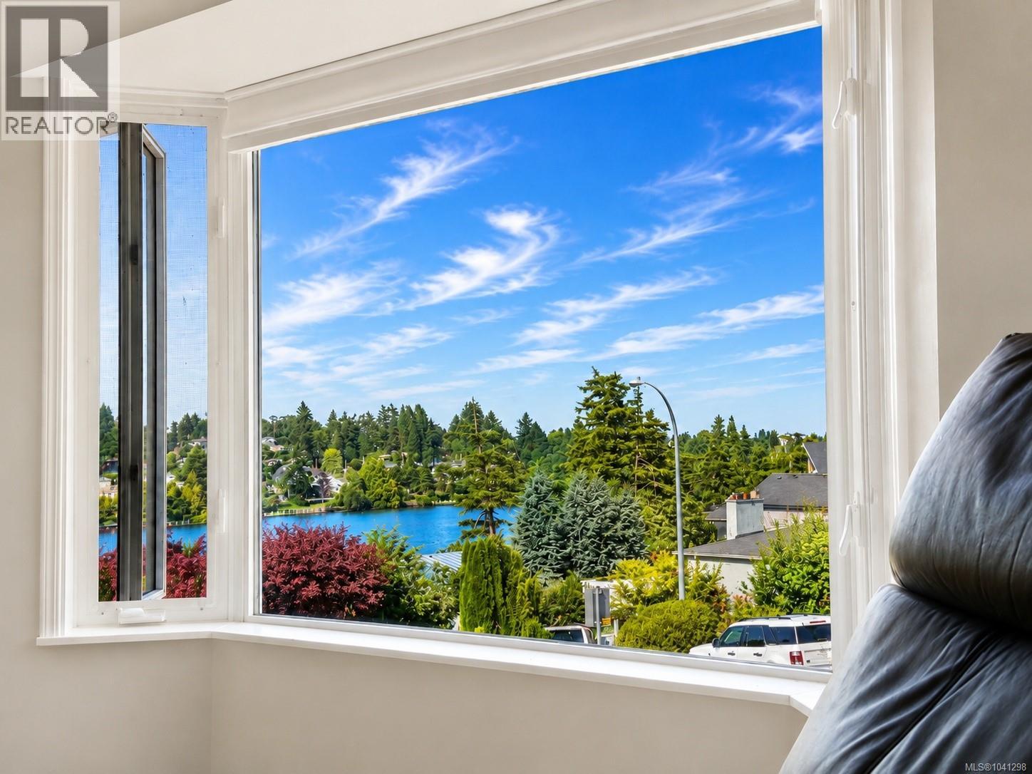 Residential in Esquimalt