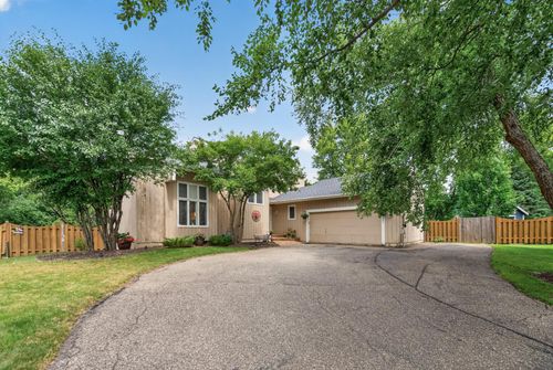 7001 Beacon Cir, Eden Prairie, MN, 55346-3426 | Card Image