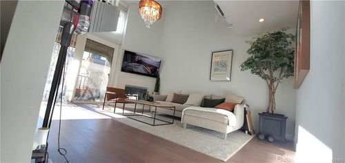 204-8114 Manitoba St, Playa del Rey, CA, 90293-8011 | Card Image
