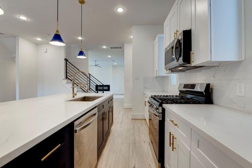 5241 Darling St, Houston, TX, 77007-1913 | Card Image