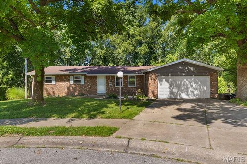 5 Oriole Ct, Saint Charles, MO, 63301-1266 | Card Image