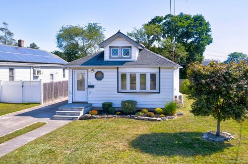 23 Cedar Ave, Farmingdale, NY, 11735-3802 | Card Image