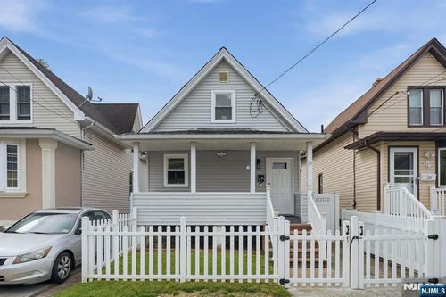 32 Willard St, Garfield, NJ, 07026-3355 | Card Image