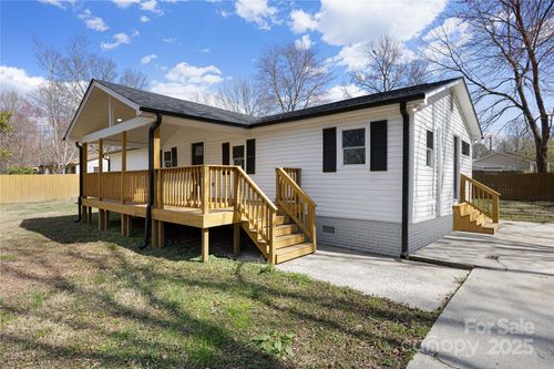 5015 Forestmont Dr, Matthews, NC, 28105-5814 | Card Image
