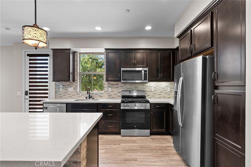 105 Red Brick Dr, Simi Valley, CA, 93065-8586 | Card Image